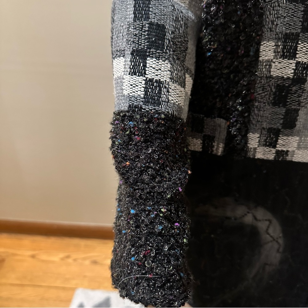 Sacred Thread Coat - Picture 15 of 17